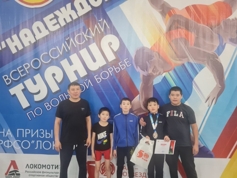 На Всероссийских соревнованиях по вольной борьбе "Надежды БАМа" на приза РФСО "Локомотив".